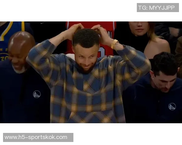 桑托斯称赞库里首节顽强表现一条腿打成21展现强硬风范